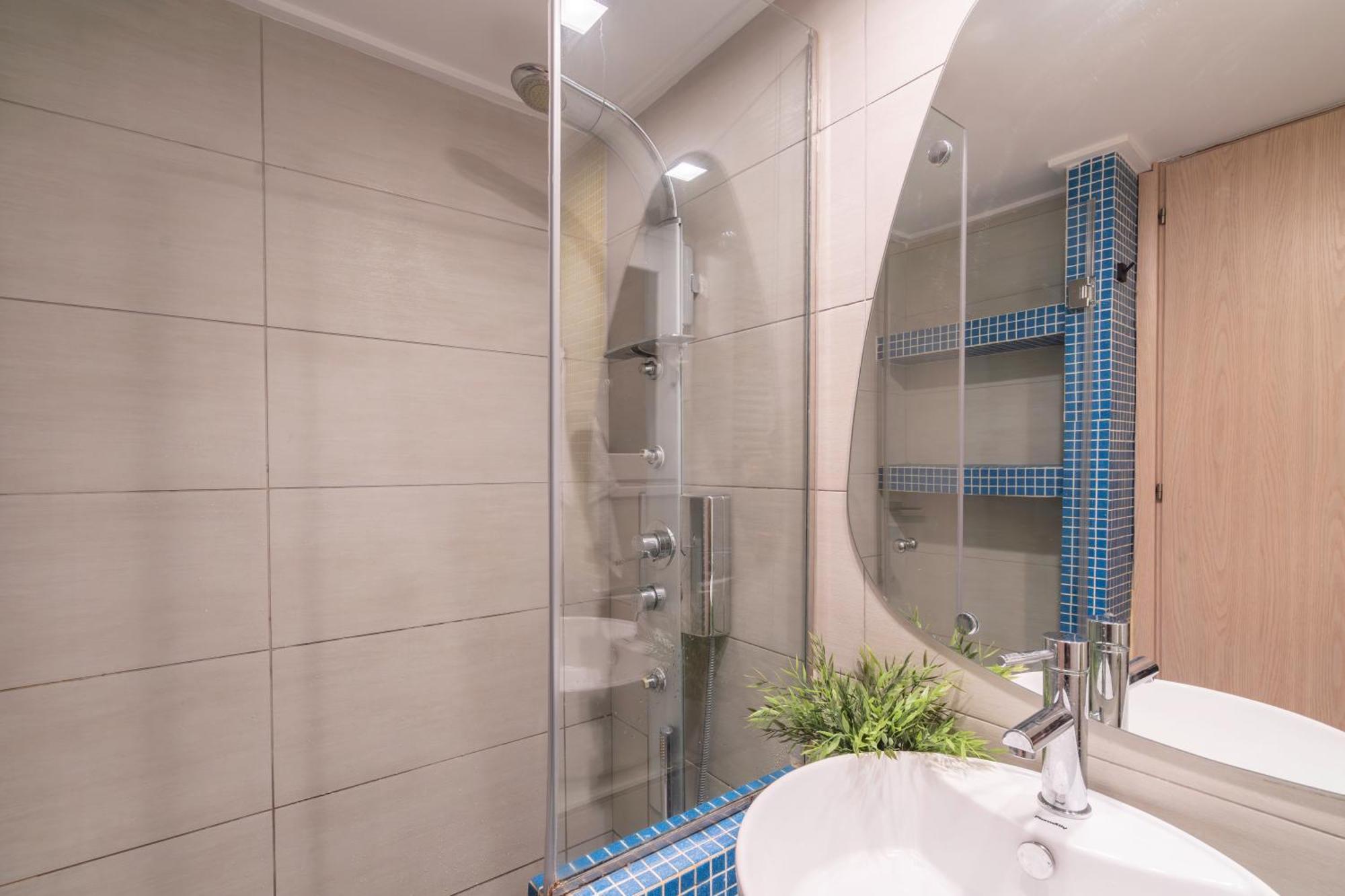 City Oasis: Newly Renovated 2Br Apt In City Center アテネ エクステリア 写真