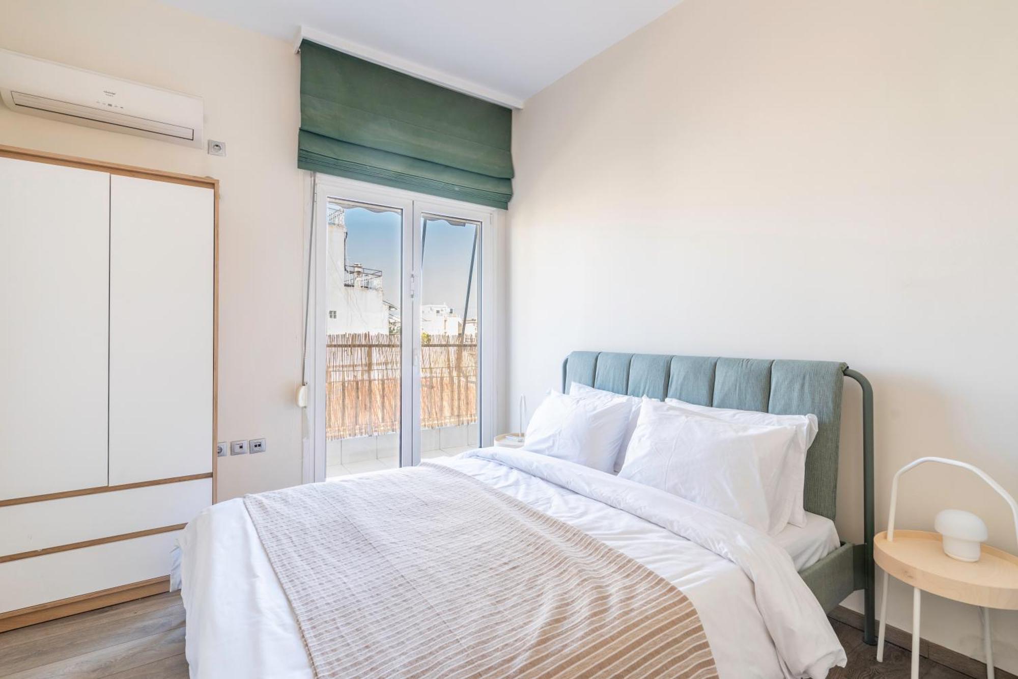 City Oasis: Newly Renovated 2Br Apt In City Center アテネ エクステリア 写真