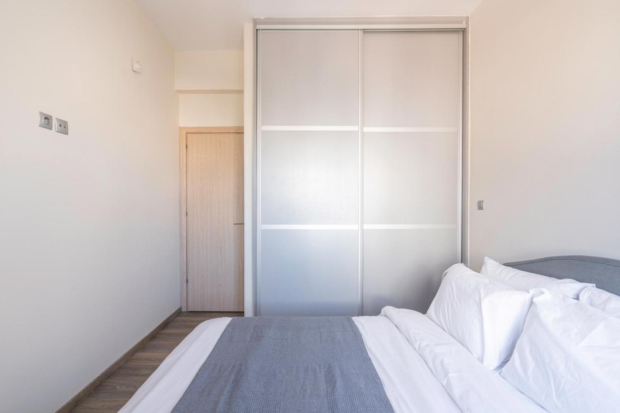 City Oasis: Newly Renovated 2Br Apt In City Center アテネ エクステリア 写真
