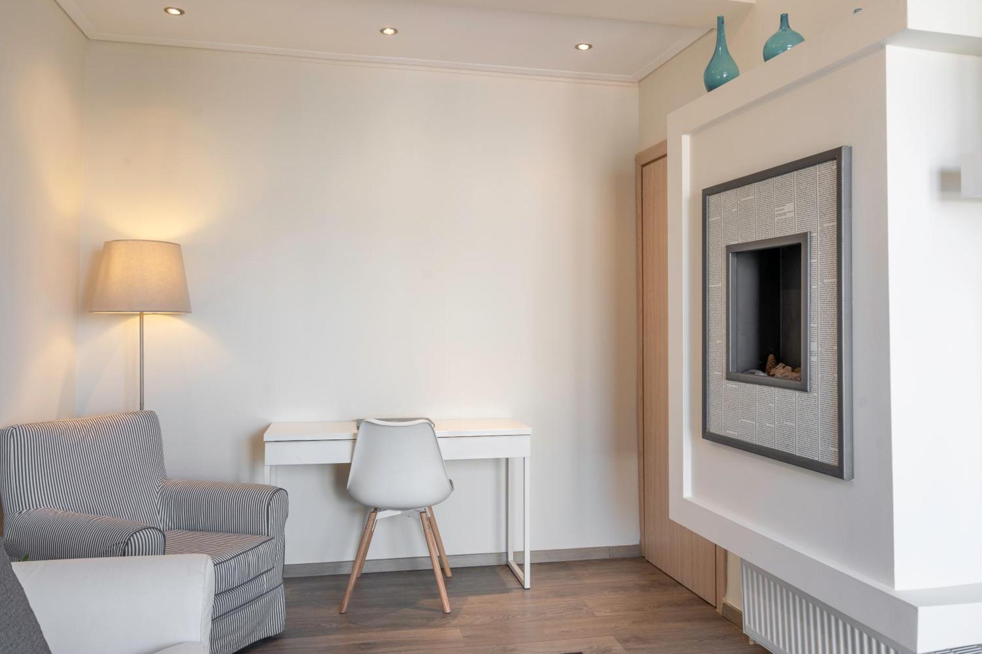 City Oasis: Newly Renovated 2Br Apt In City Center アテネ エクステリア 写真