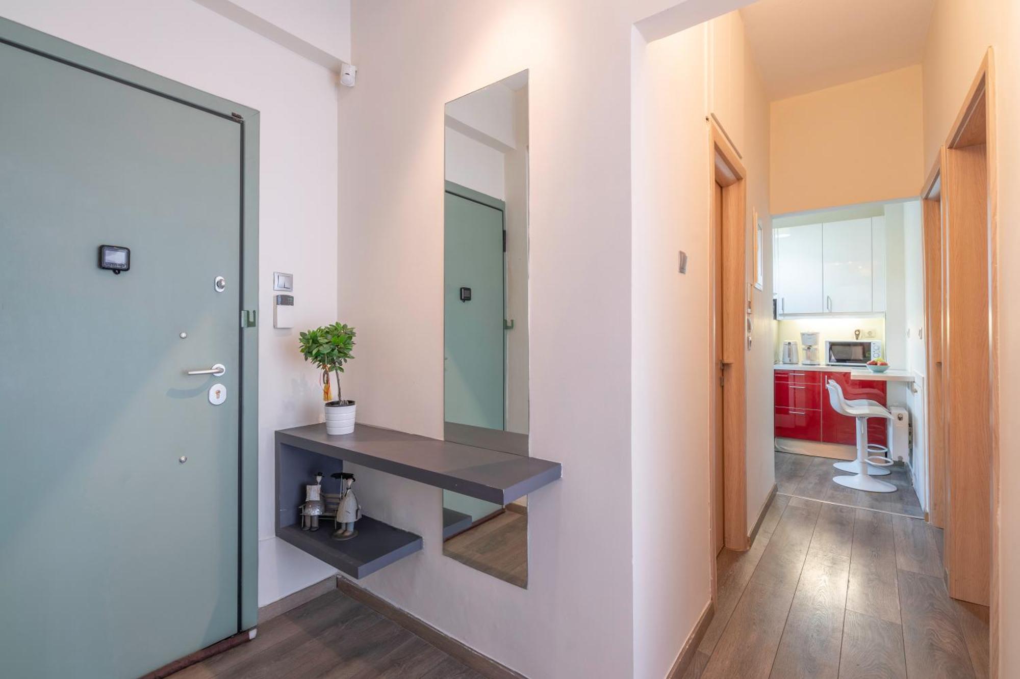 City Oasis: Newly Renovated 2Br Apt In City Center アテネ エクステリア 写真