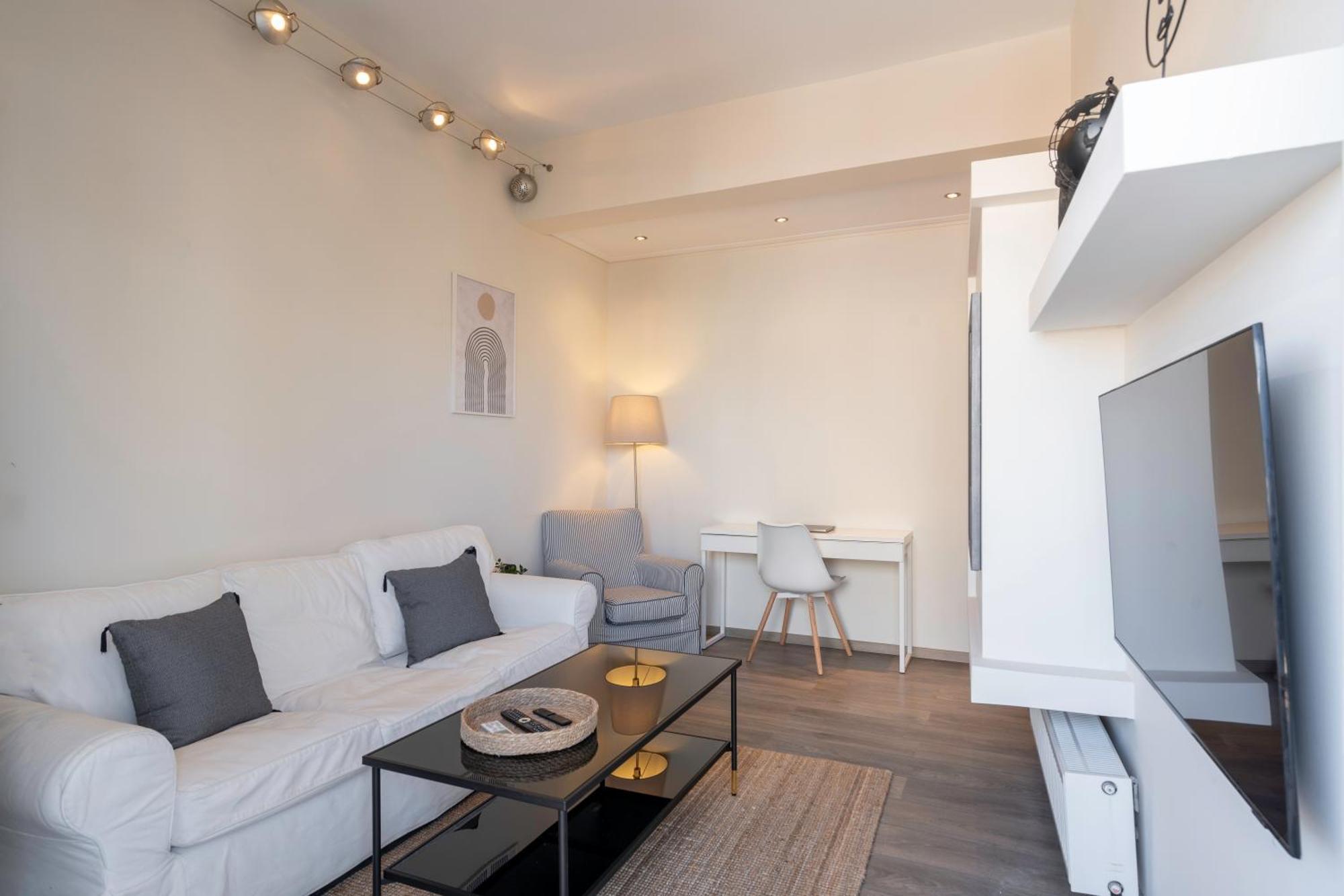 City Oasis: Newly Renovated 2Br Apt In City Center アテネ エクステリア 写真
