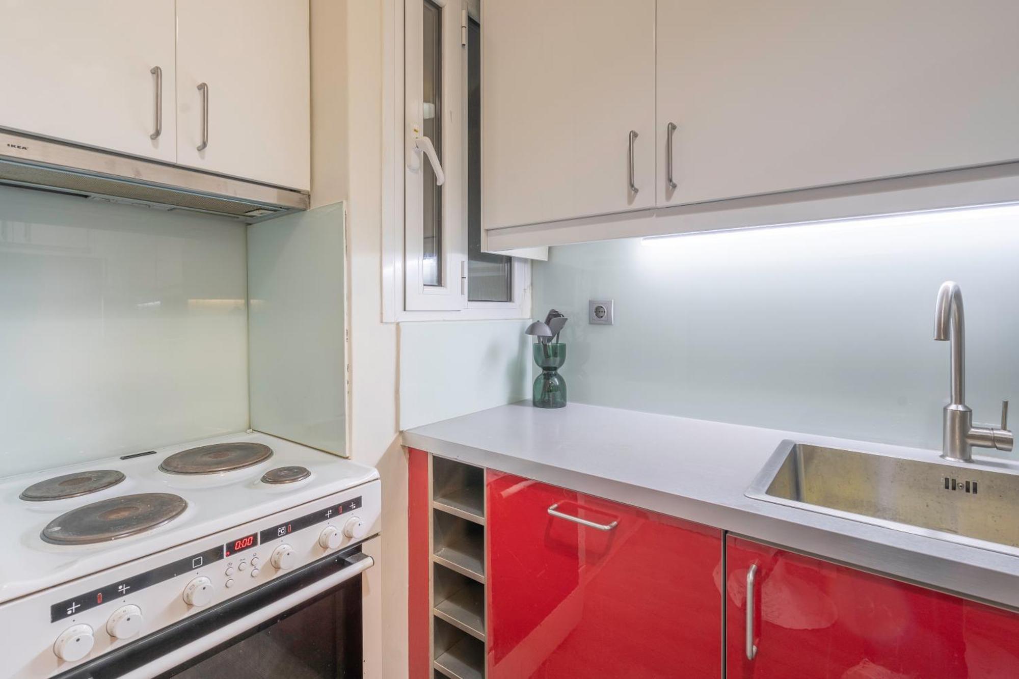 City Oasis: Newly Renovated 2Br Apt In City Center アテネ エクステリア 写真